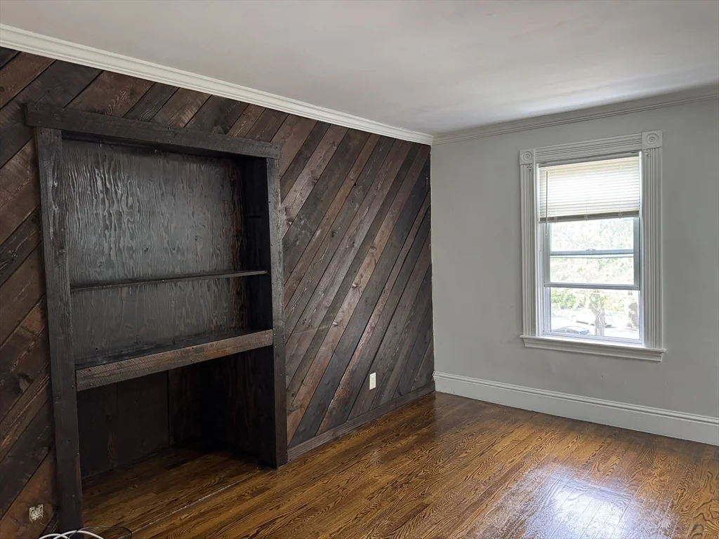 3 bed, 1 bath apartment for rent at 89 Waldeck St Unit 3, Dorchester — photo 5 of 15
