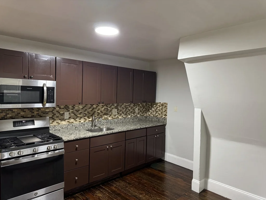 3 bed, 1 bath apartment for rent at 89 Waldeck St Unit 3, Dorchester — photo 9 of 15