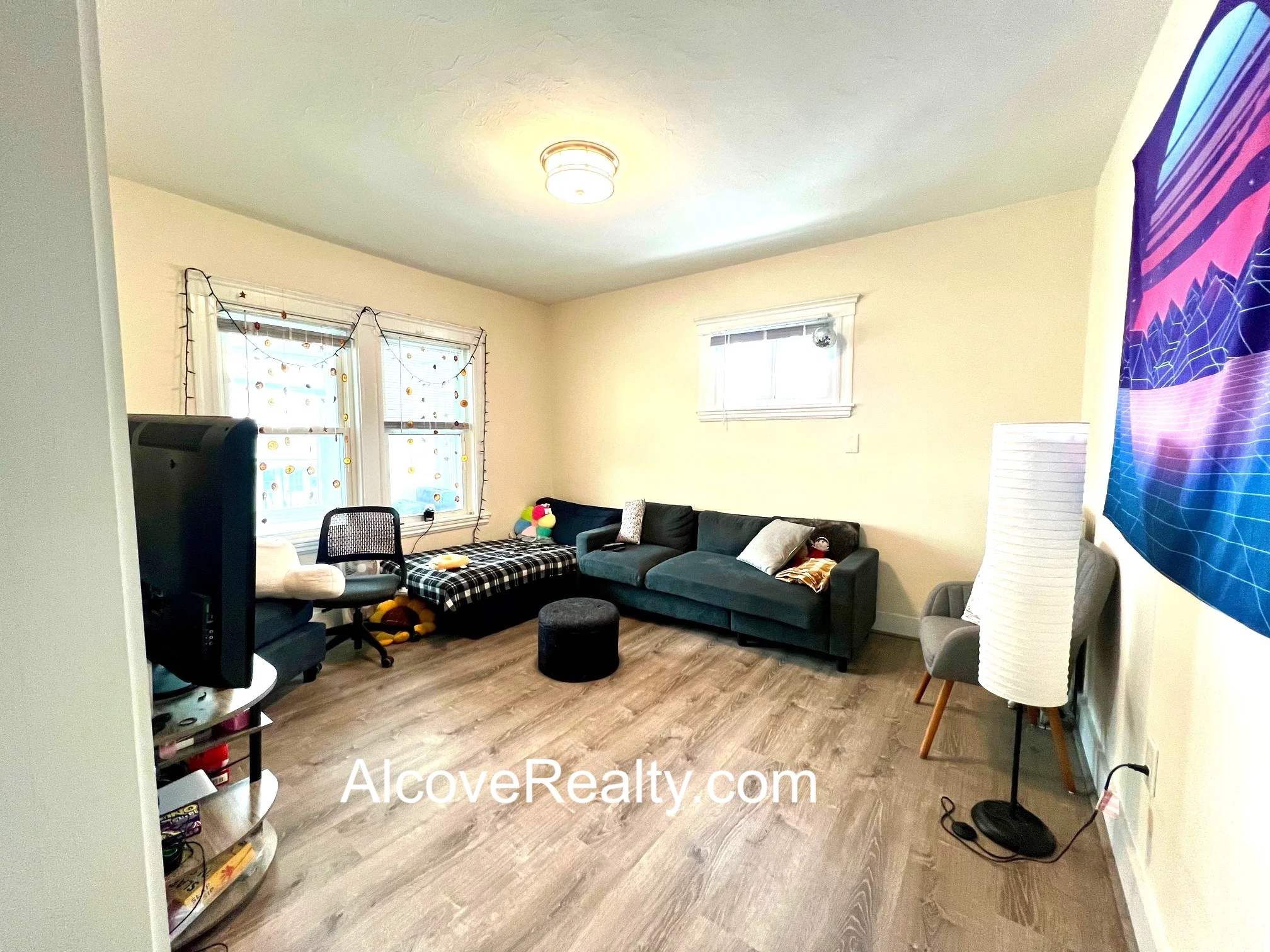 3 bed, 1 bath apartment for rent at 89 Windsor Rd Unit 2, South Medford