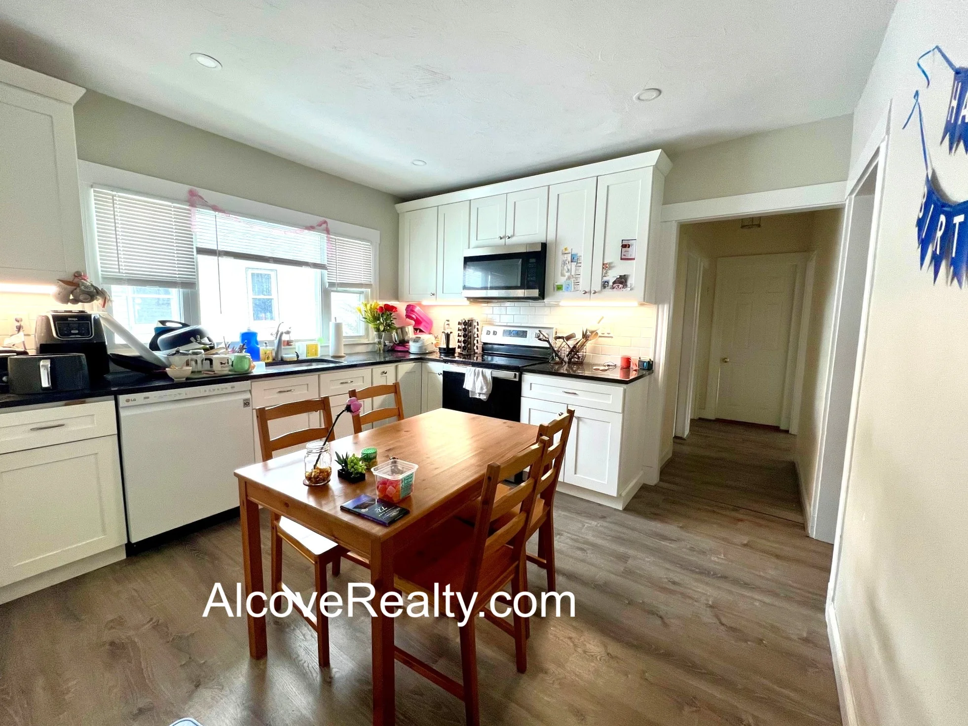 3 bed, 1 bath apartment for rent at 89 Windsor Rd Unit 2, South Medford — photo 4 of 15