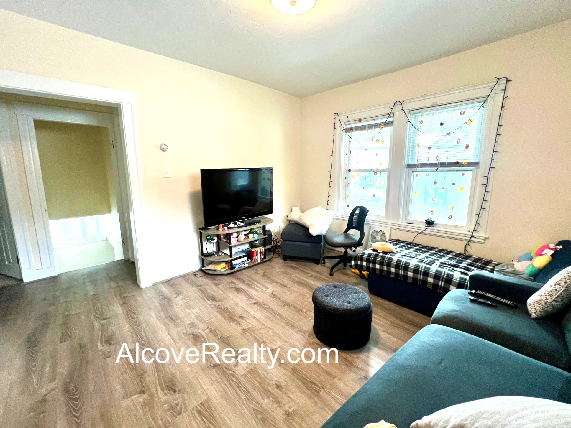 3 bed, 1 bath apartment for rent at 89 Windsor Rd Unit 2, South Medford — photo 2 of 15