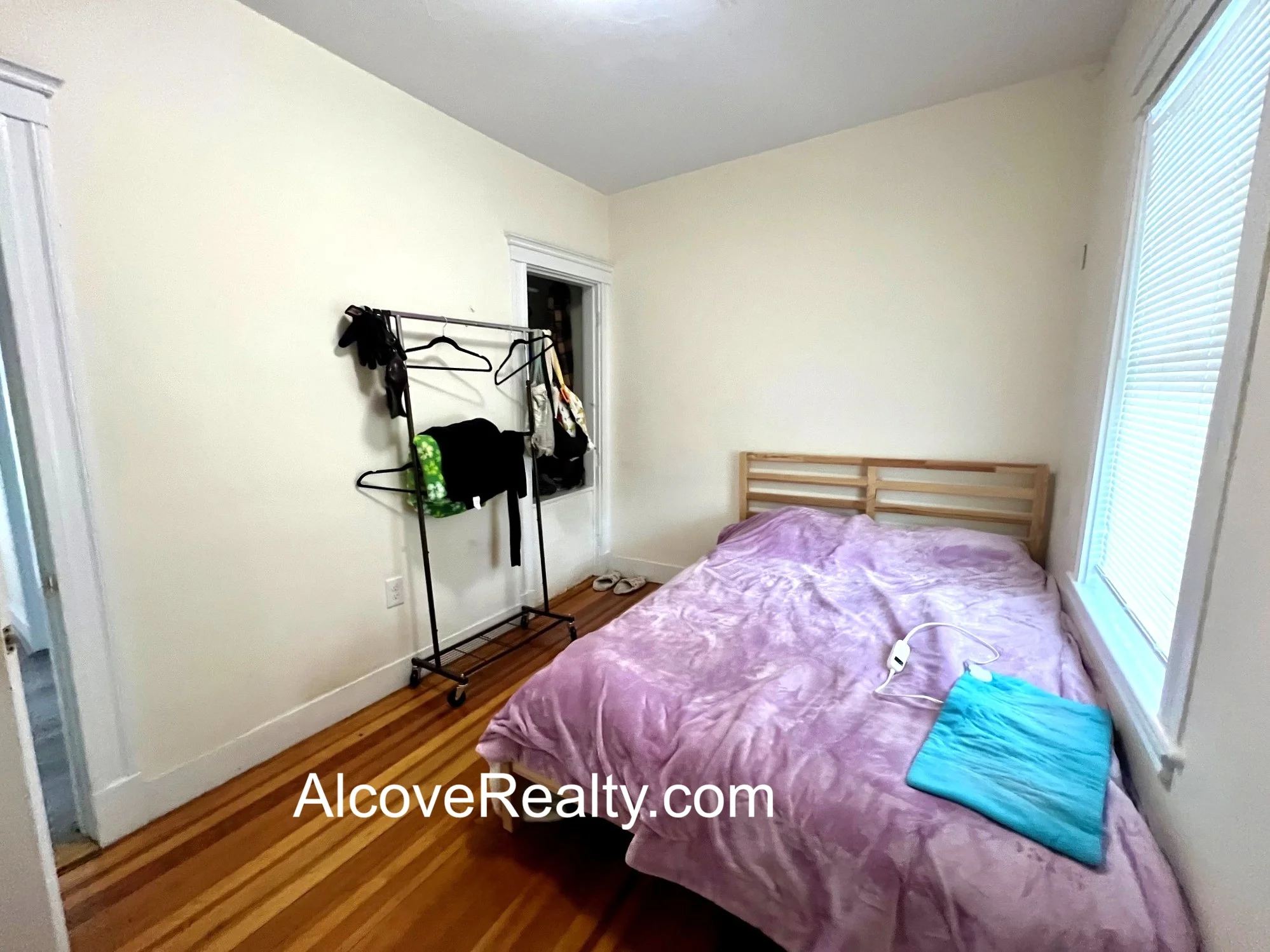 3 bed, 1 bath apartment for rent at 89 Windsor Rd Unit 2, South Medford — photo 11 of 15