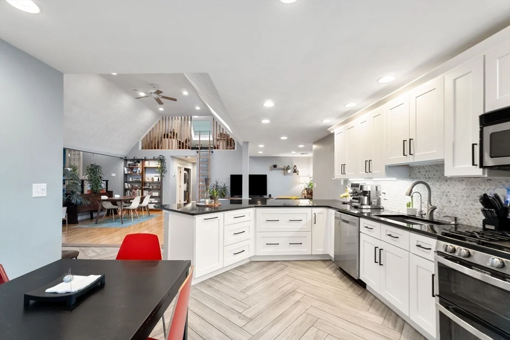 3 bed, 1 bath apartment for rent at 890 Winthrop Ave Unit 2, Beachmont — photo 11 of 38