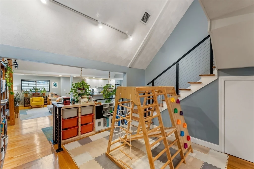 3 bed, 1 bath apartment for rent at 890 Winthrop Ave Unit 2, Beachmont — photo 14 of 38