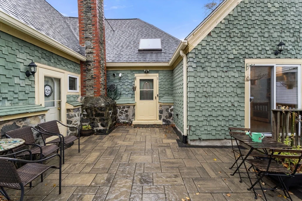 3 bed, 1 bath apartment for rent at 890 Winthrop Ave Unit 2, Beachmont — photo 36 of 38