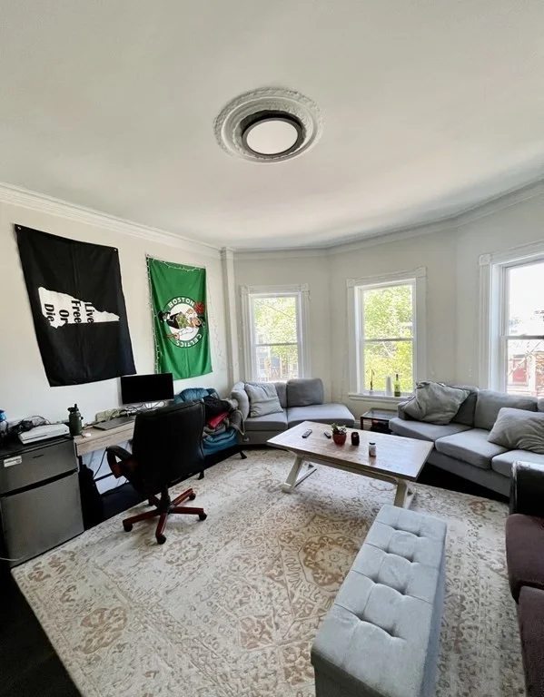 4 bed, 1 bath apartment for rent at 893 E Broadway Unit 2, South Boston — photo 7 of 19