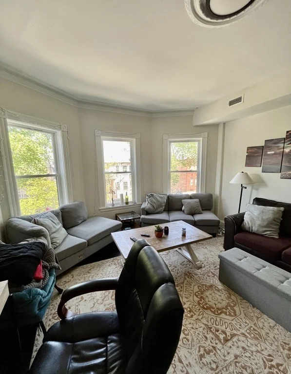 4 bed, 1 bath apartment for rent at 893 E Broadway Unit 2, South Boston — photo 6 of 19
