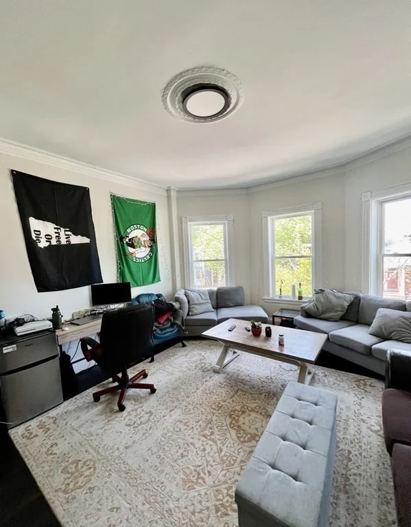 4 bed, 1 bath apartment for rent at 893 E Broadway Unit R, South Boston — photo 5 of 16