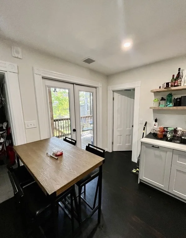 4 bed, 1 bath apartment for rent at 893 E Broadway Unit R, South Boston — photo 3 of 16