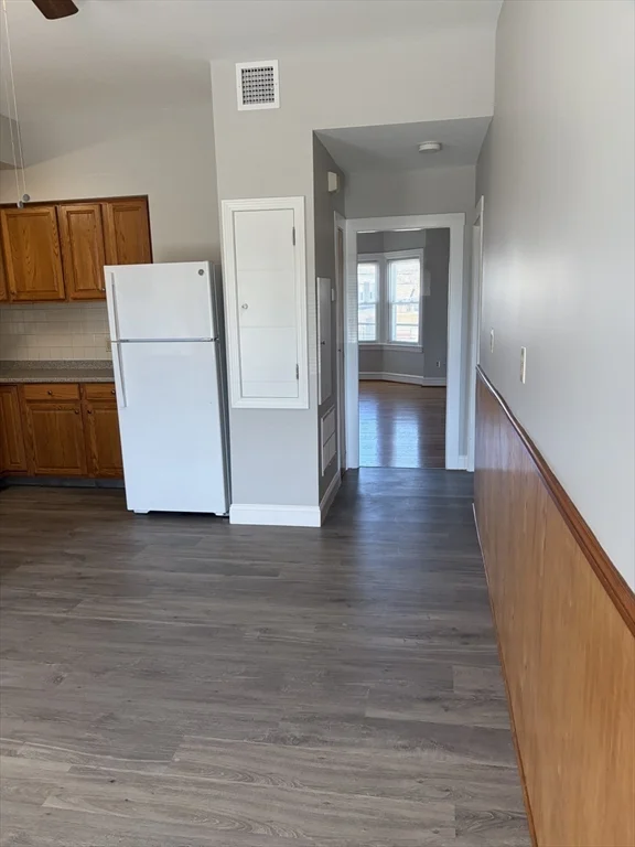 2 bed, 1 bath apartment for rent at 895 Bedford Unit 2 East, Fall River — photo 4 of 9