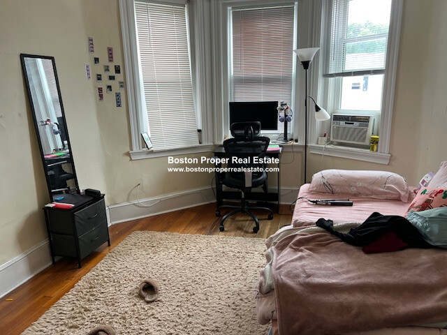 3 bed, 1 bath apartment for rent at 895 Huntington Ave Unit 6, Mission Hill — photo 7 of 10