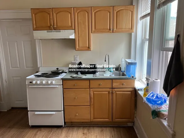 3 bed, 1 bath apartment for rent at 895 Huntington Ave Unit 6a, Mission Hill — photo 2 of 10