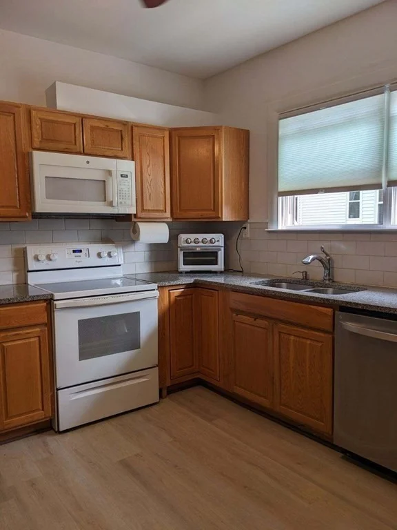 3 bed, 2 bath apartment for rent at 898 Adams St Unit 1, Dorchester — photo 4 of 11