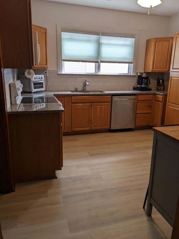 3 bed, 2 bath apartment for rent at 898 Adams St Unit 1, Dorchester — photo 3 of 11