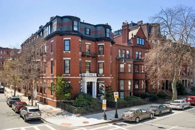 2 bed, 1 bath apartment for rent at 899 Beacon St Unit 3, Fenway — photo 1 of 12