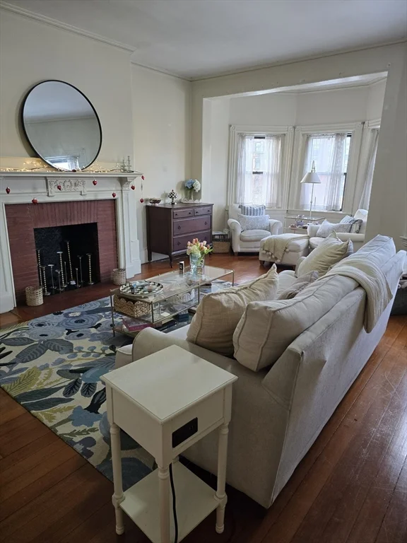 2 bed, 1 bath apartment for rent at 899 Beacon St Unit 3, Fenway — photo 2 of 12