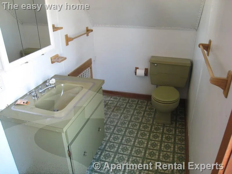 1 bed, 1 bath apartment for rent at 89A College Ave Unit 3, Tufts — photo 5 of 6
