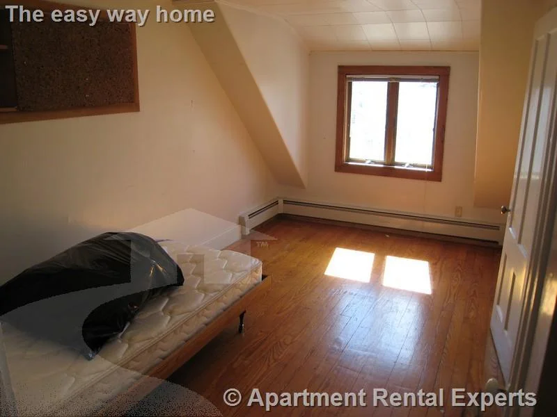 1 bed, 1 bath apartment for rent at 89A College Ave Unit 3, Tufts — photo 4 of 6