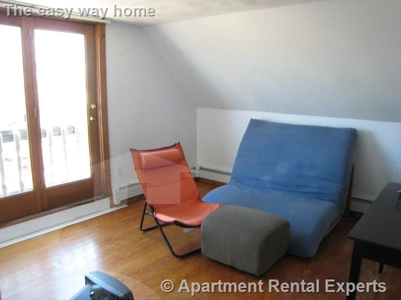 1 bed, 1 bath apartment for rent at 89A College Ave Unit 3, Tufts — photo 1 of 6