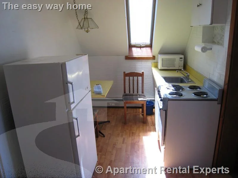 1 bed, 1 bath apartment for rent at 89A College Ave Unit 3, Tufts — photo 3 of 6