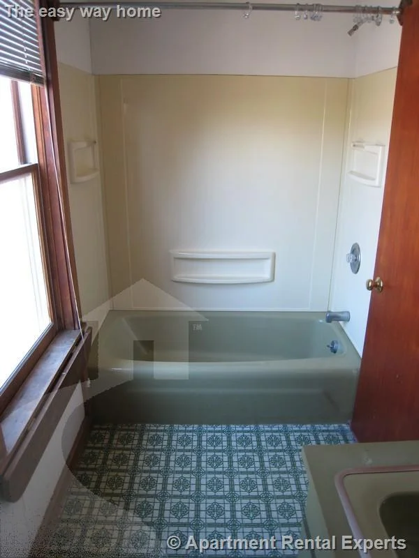 1 bed, 1 bath apartment for rent at 89A College Ave Unit 3, Tufts — photo 6 of 6