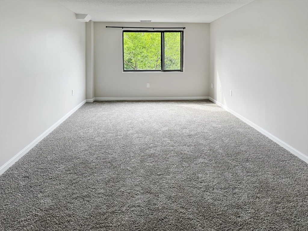 2 bed, 2 bath apartment for rent at 8th 9th St Unit 511, Medford — photo 8 of 19