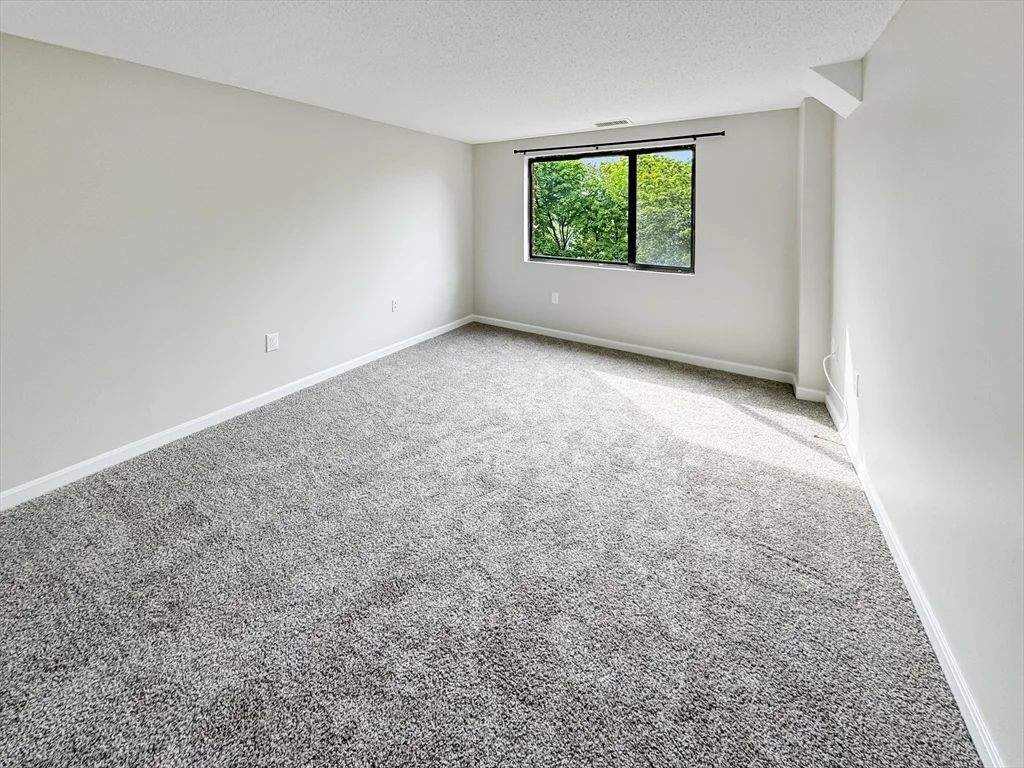 2 bed, 2 bath apartment for rent at 8th 9th St Unit 511, Medford — photo 7 of 19