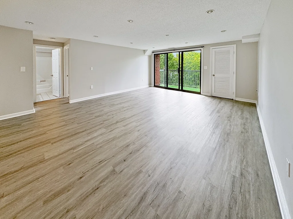 2 bed, 2 bath apartment for rent at 8th 9th St Unit 511, Medford — photo 10 of 19