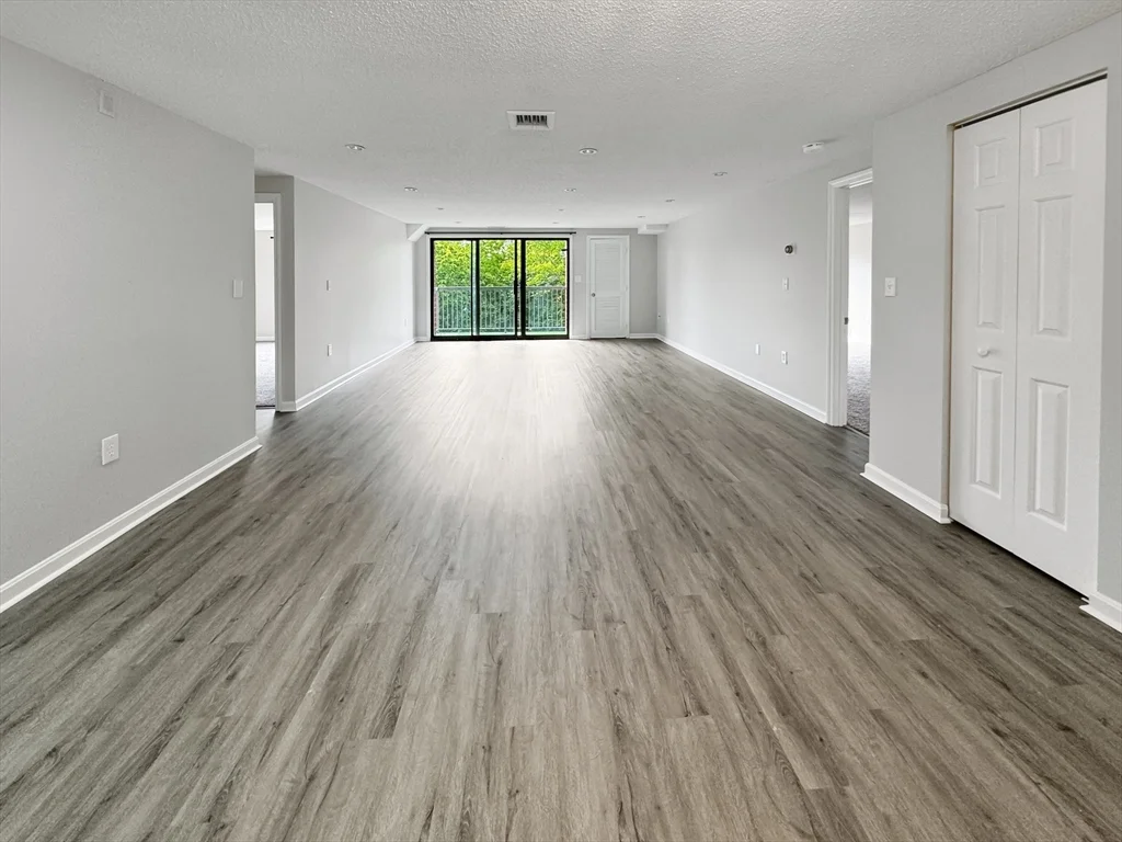 2 bed, 2 bath apartment for rent at 8th 9th St Unit 511, Medford — photo 5 of 19