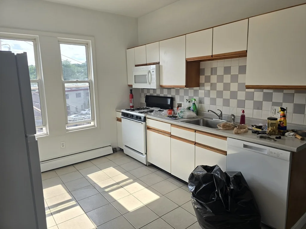 Studio bed, 1 bath apartment for rent at 9-11 Bismarck St Unit 3, Jamaica Plain — photo 2 of 20