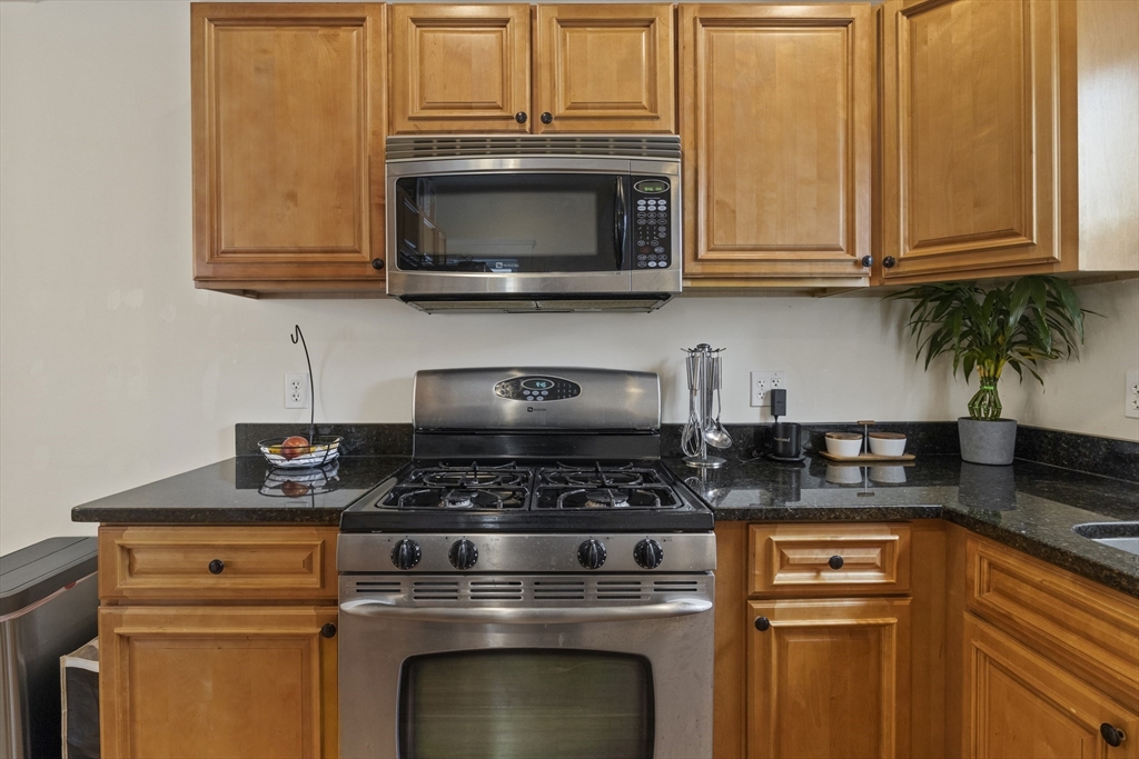 3 bed, 2 bath apartment for rent at 9-11 Clifford St Unit 9, Hyde Park — photo 8 of 17