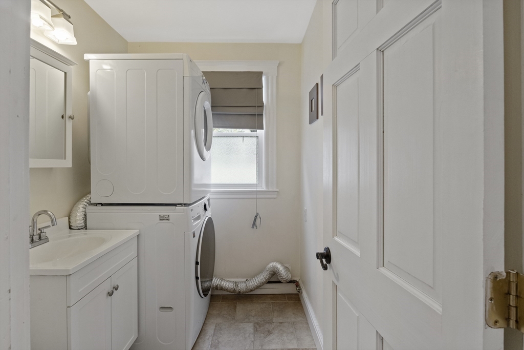 3 bed, 2 bath apartment for rent at 9-11 Clifford St Unit 9, Hyde Park — photo 9 of 17