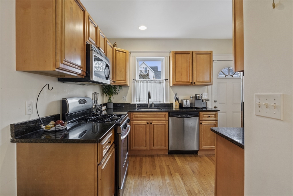 3 bed, 2 bath apartment for rent at 9-11 Clifford St Unit 9, Hyde Park — photo 6 of 17