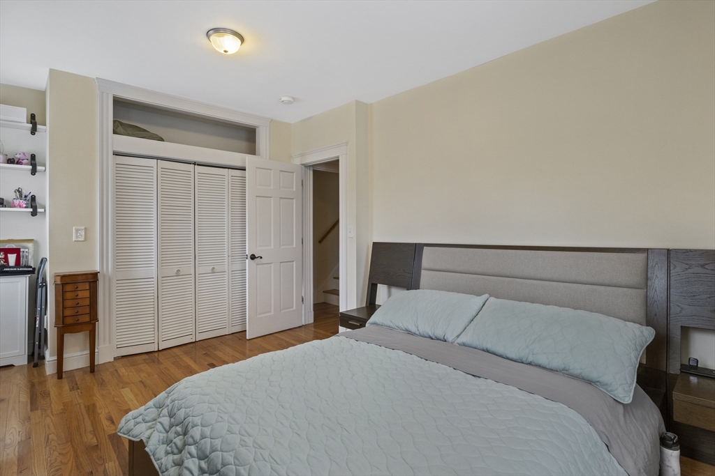 3 bed, 2 bath apartment for rent at 9-11 Clifford St Unit 9, Hyde Park — photo 12 of 17