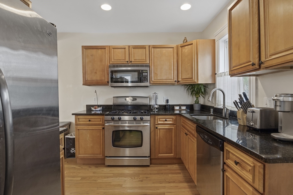 3 bed, 2 bath apartment for rent at 9-11 Clifford St Unit 9, Hyde Park — photo 7 of 17