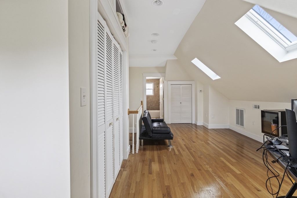 3 bed, 2 bath apartment for rent at 9-11 Clifford St Unit 9, Hyde Park — photo 14 of 17