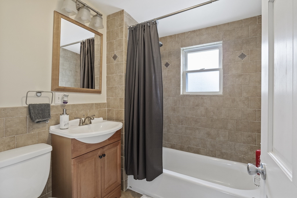 3 bed, 2 bath apartment for rent at 9-11 Clifford St Unit 9, Hyde Park — photo 13 of 17