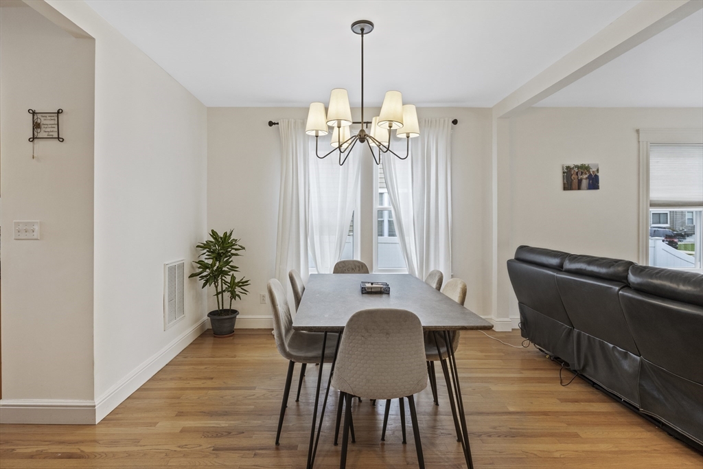 3 bed, 2 bath apartment for rent at 9-11 Clifford St Unit 9, Hyde Park — photo 5 of 17