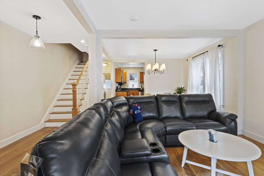 3 bed, 2 bath apartment for rent at 9-11 Clifford St Unit 9, Hyde Park — photo 4 of 17