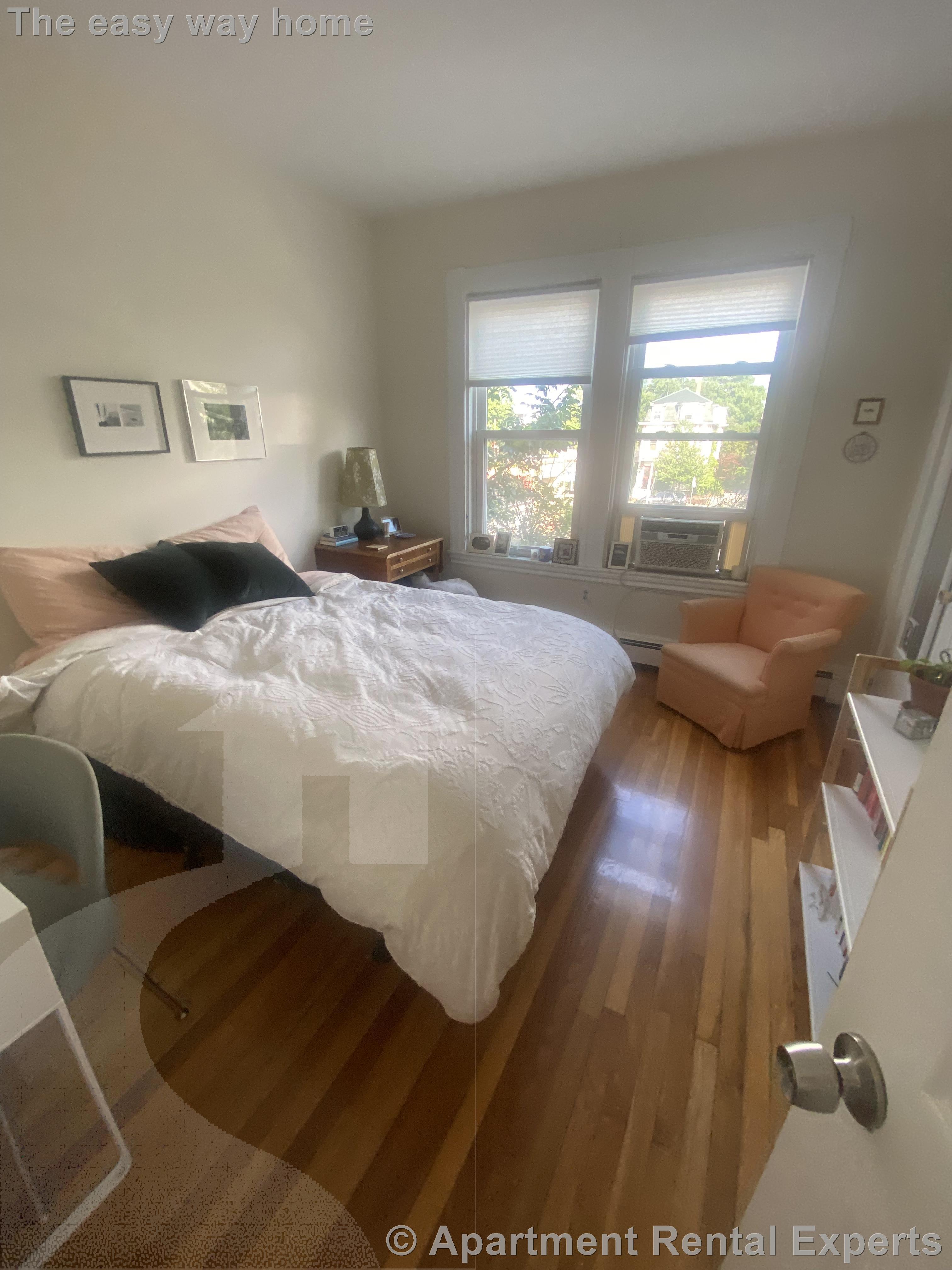 3 bed, 1 bath apartment for rent at 11 Houghton St Unit 2, Inman Square — photo 6 of 11