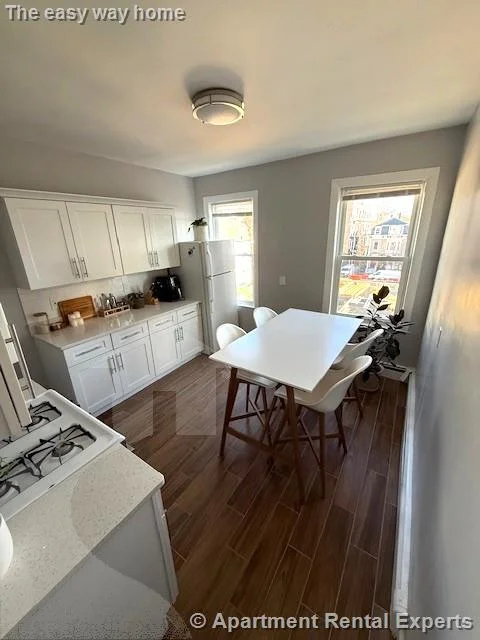 3 bed, 1 bath apartment for rent at 9-11 Houghton St Unit 3, Inman Square — photo 1 of 7