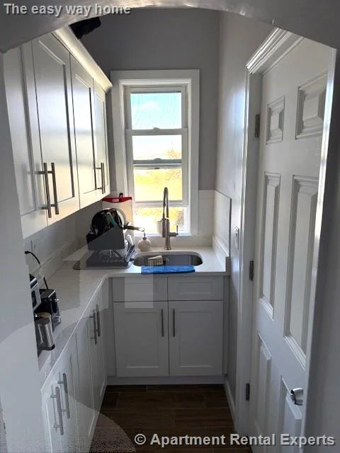 3 bed, 1 bath apartment for rent at 9-11 Houghton St Unit 3, Inman Square — photo 2 of 7