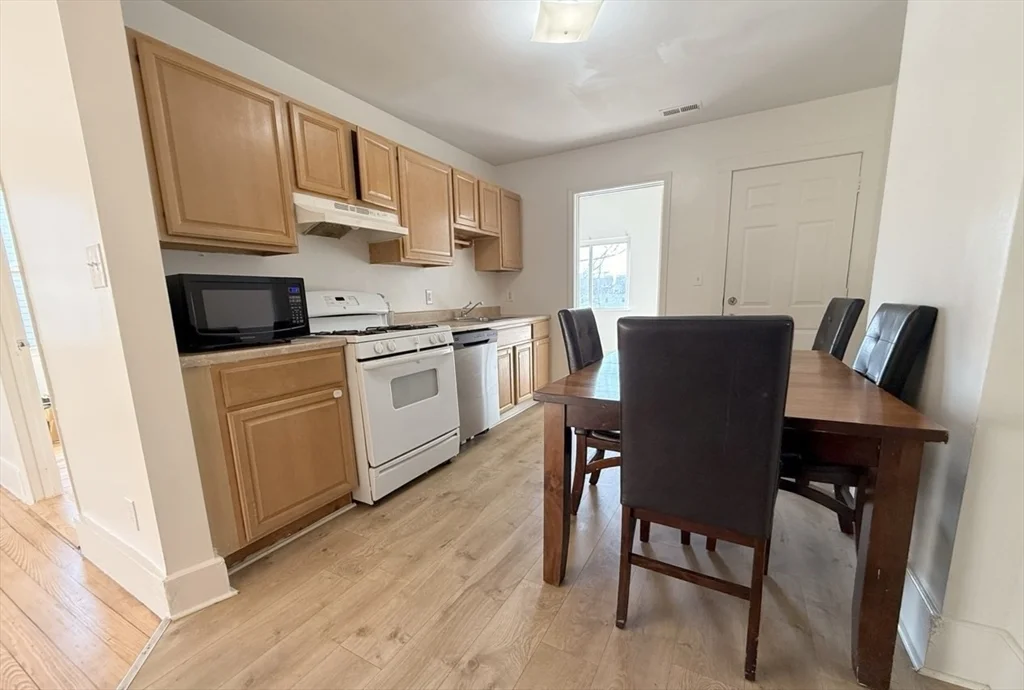 4 bed, 1 bath apartment for rent at 9-11 Richardson St Unit 3, Faulkner — photo 7 of 19