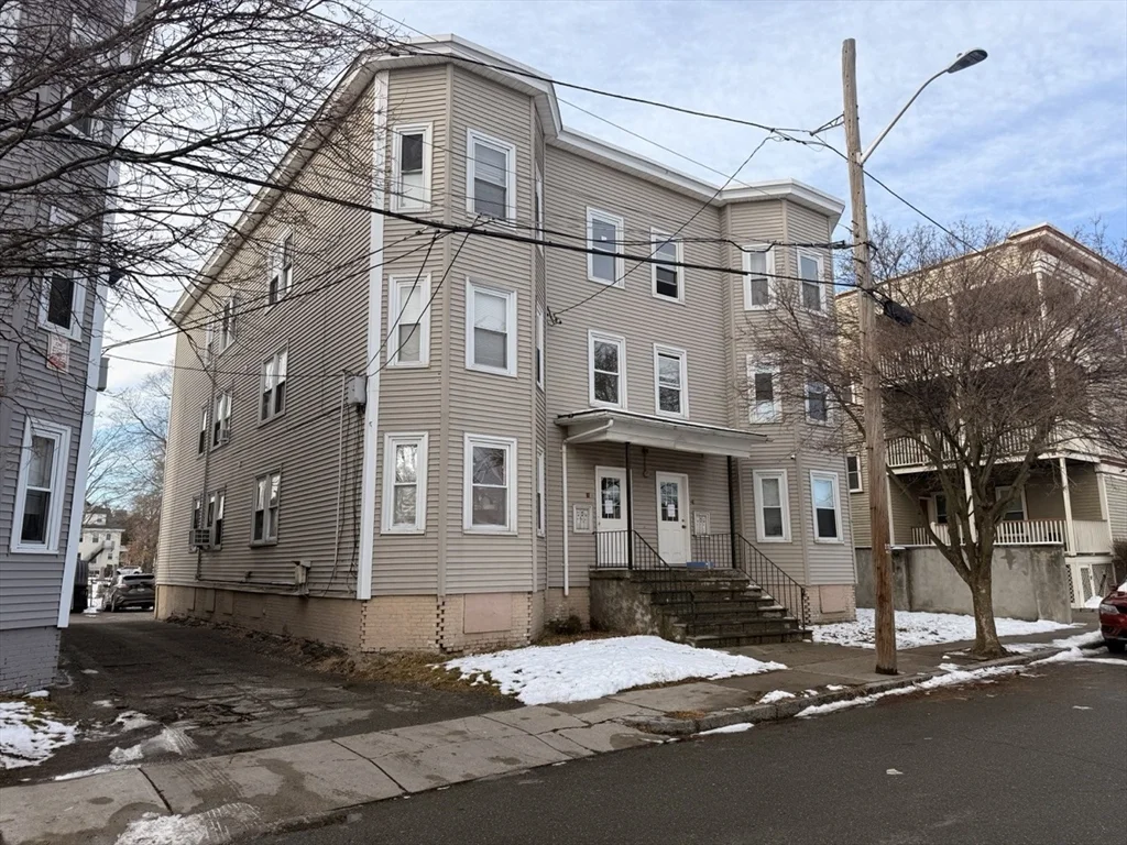 4 bed, 1 bath apartment for rent at 9-11 Richardson St Unit 3, Faulkner — photo 19 of 19