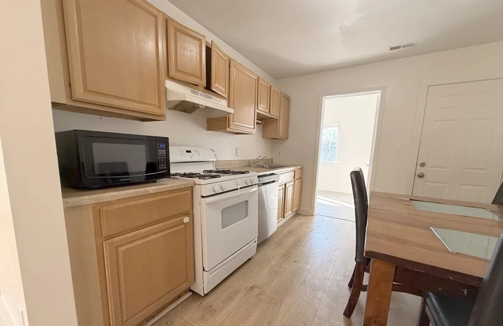 4 bed, 1 bath apartment for rent at 9-11 Richardson St Unit 3, Faulkner — photo 8 of 19