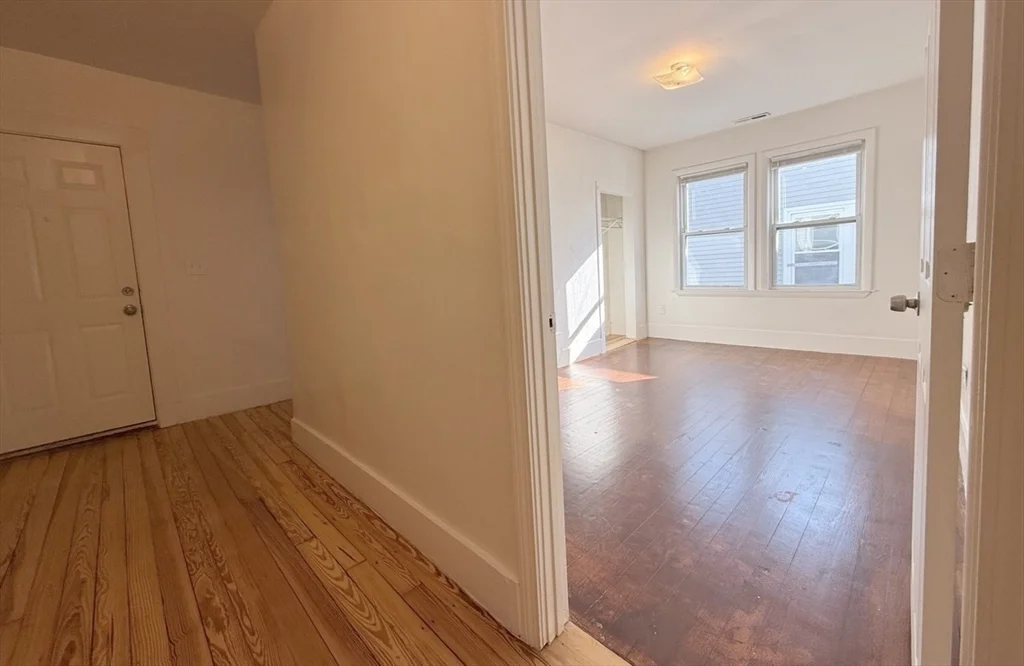4 bed, 1 bath apartment for rent at 9-11 Richardson St Unit 3, Faulkner — photo 4 of 19