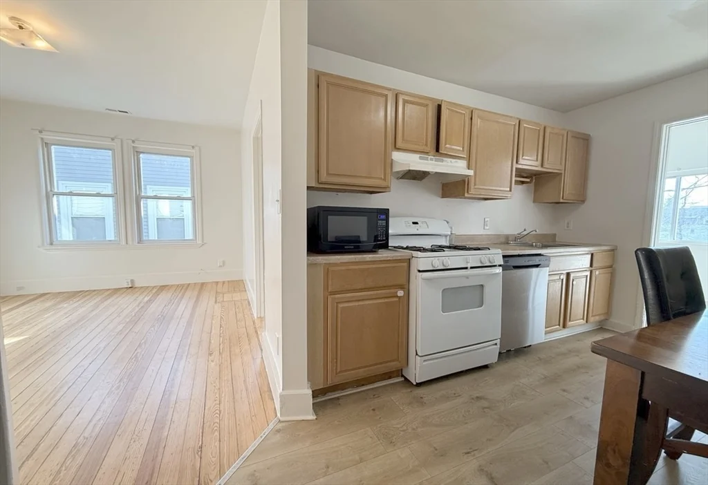 4 bed, 1 bath apartment for rent at 9-11 Richardson St Unit 3, Faulkner — photo 1 of 19