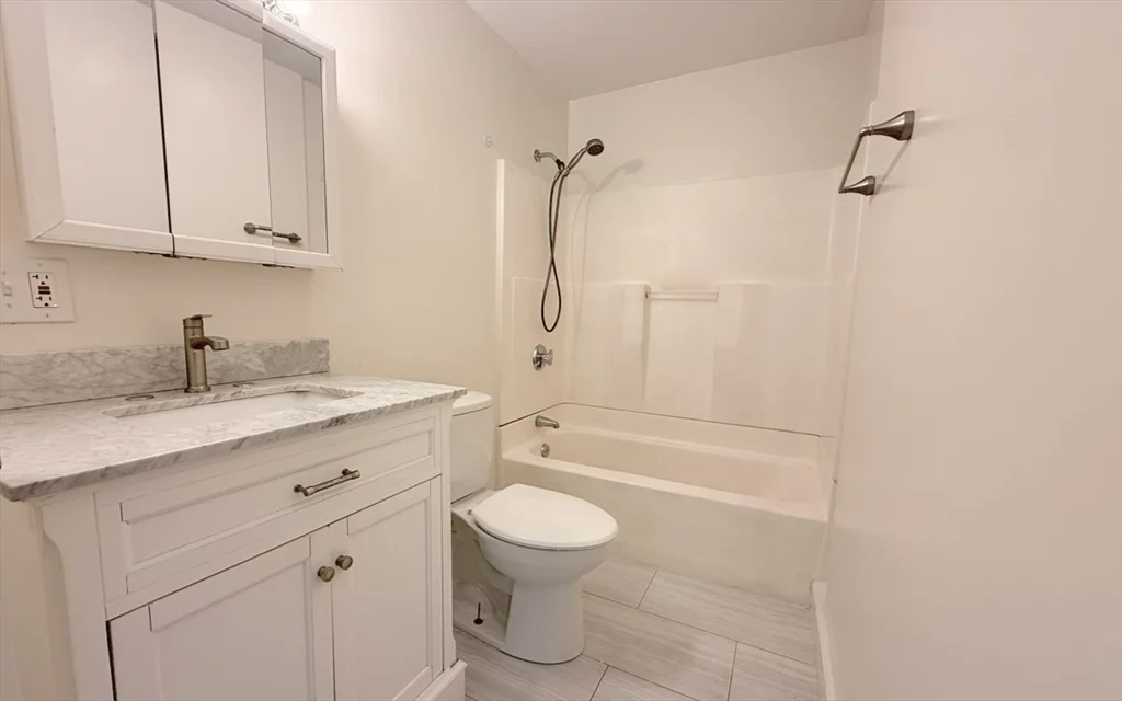 4 bed, 1 bath apartment for rent at 9-11 Richardson St Unit 3, Faulkner — photo 3 of 19