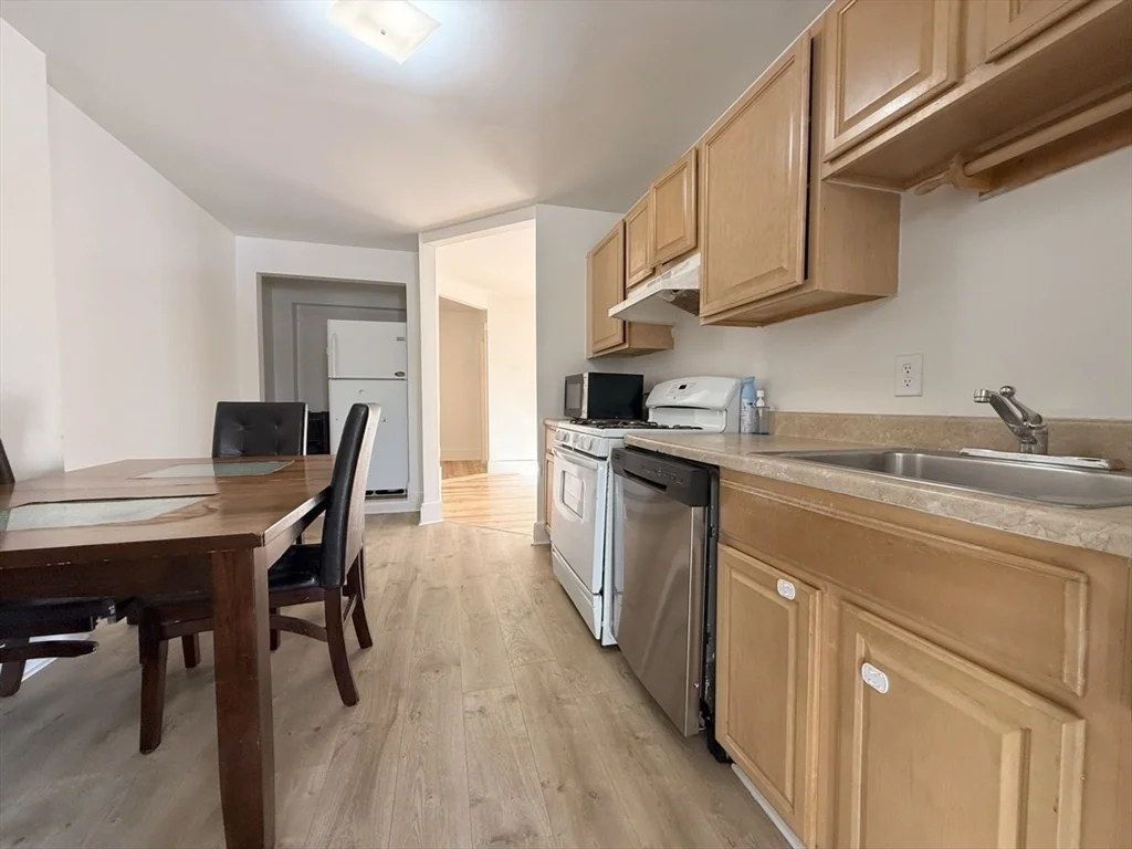4 bed, 1 bath apartment for rent at 9-11 Richardson St Unit 3, Faulkner — photo 2 of 19