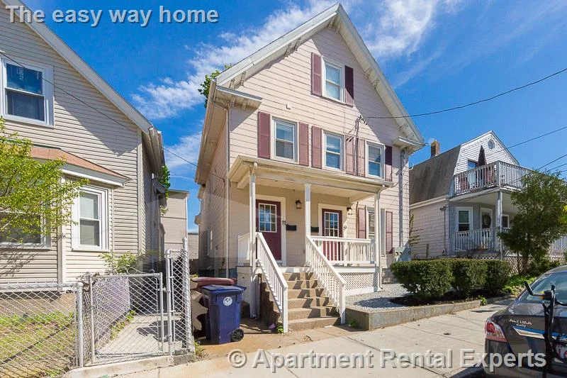 4 bed, 3 bath apartment for rent at 9-11 Rock Valley Ave Unit 2, Everett — photo 2 of 24